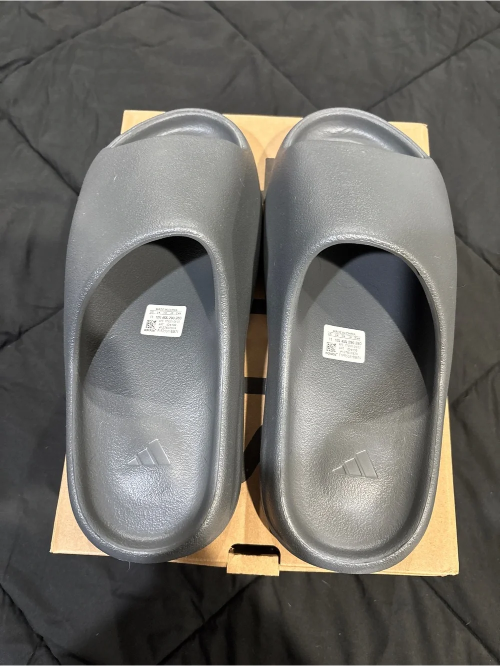 Yeezy Slide in Black